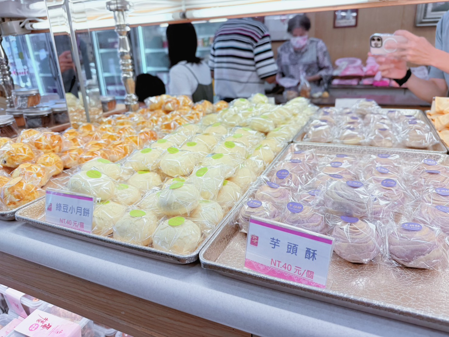 台中豐原 伴手禮推薦｜寶才食品 必買純芋頭蛋糕、芋泥捲！在地人氣烘焙老店開箱