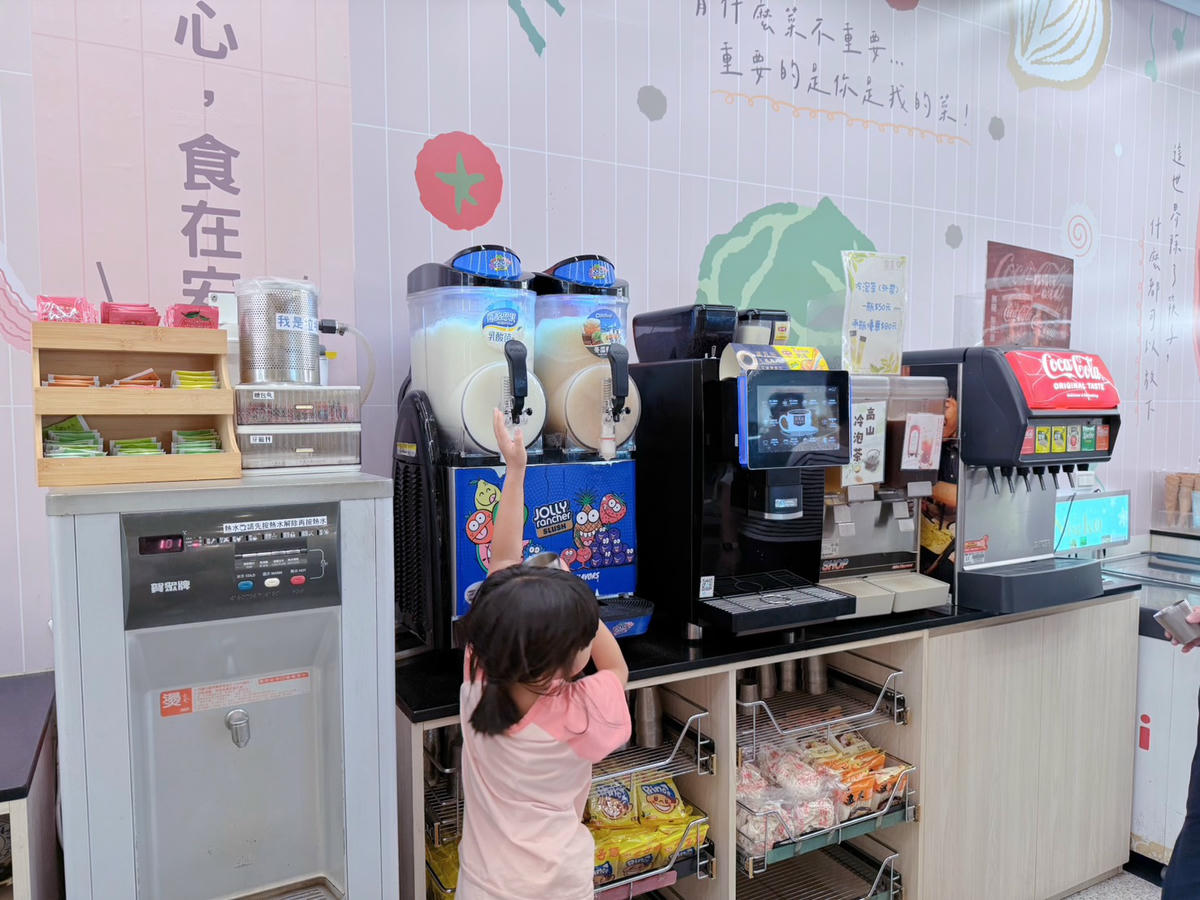宜蘭 宜蘭市美食|富美海鮮火鍋宜蘭店 港點無限供應超有特色!親子聚餐首選海鮮火鍋推薦 - 第11張圖 宜蘭 宜蘭市美食|富美海鮮火鍋宜蘭店 港點無限供應超有特色!親子聚餐首選海鮮火鍋推薦