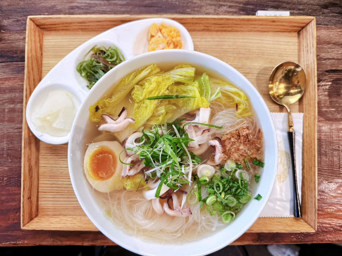 台北 信義區美食 永心鳳茶微風信義店｜復古時髦新台菜餐廳，炊飯、湯麵、台灣茶一次滿足！(內部修整)