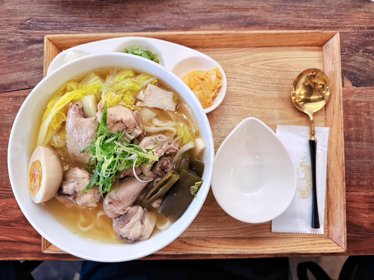 台北 信義區美食 永心鳳茶微風信義店｜復古時髦新台菜餐廳，炊飯、湯麵、台灣茶一次滿足！(內部修整)