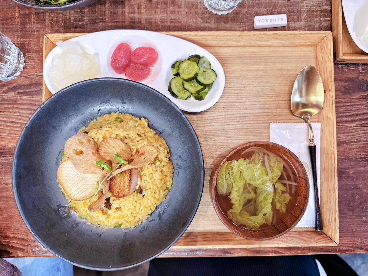 台北 信義區美食 永心鳳茶微風信義店｜復古時髦新台菜餐廳，炊飯、湯麵、台灣茶一次滿足！(內部修整)