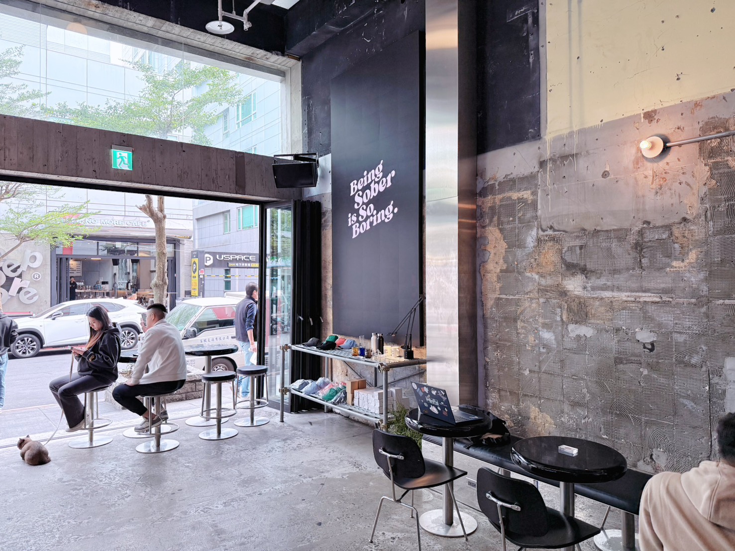 台北 信義區美食 Fake Sober Coffee & Bar|白天咖啡廳晚上酒吧 爆紅鹽可頌下午茶推薦 - 第7張圖 台北 信義區美食 Fake Sober Coffee & Bar|白天咖啡廳晚上酒吧 爆紅鹽可頌下午茶推薦
