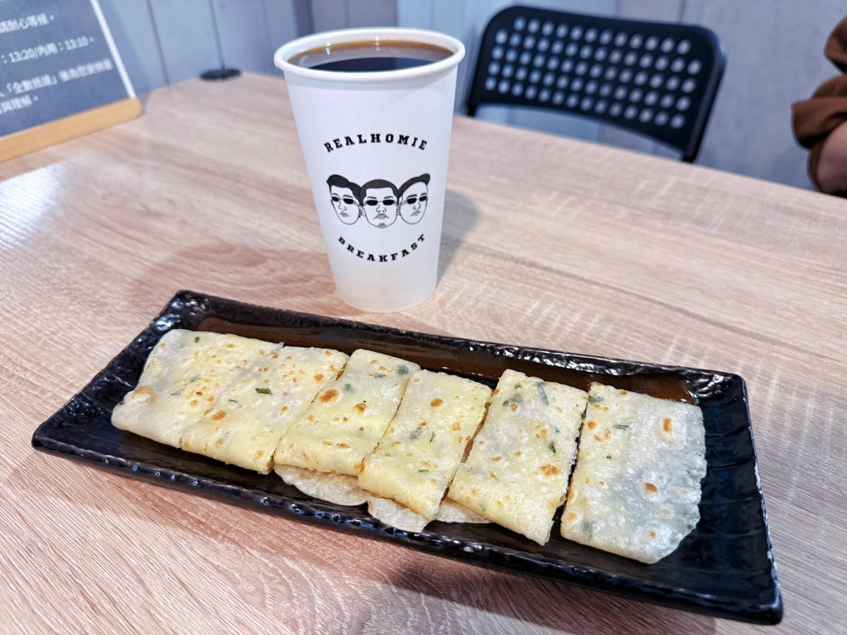 台北 文山 早午餐推薦｜男子漢早餐店 REAL HOMIE BREAKFAST 景興店 排隊人氣早餐店開箱！招牌漢堡、厚切豬排、鐵板麵一次滿足