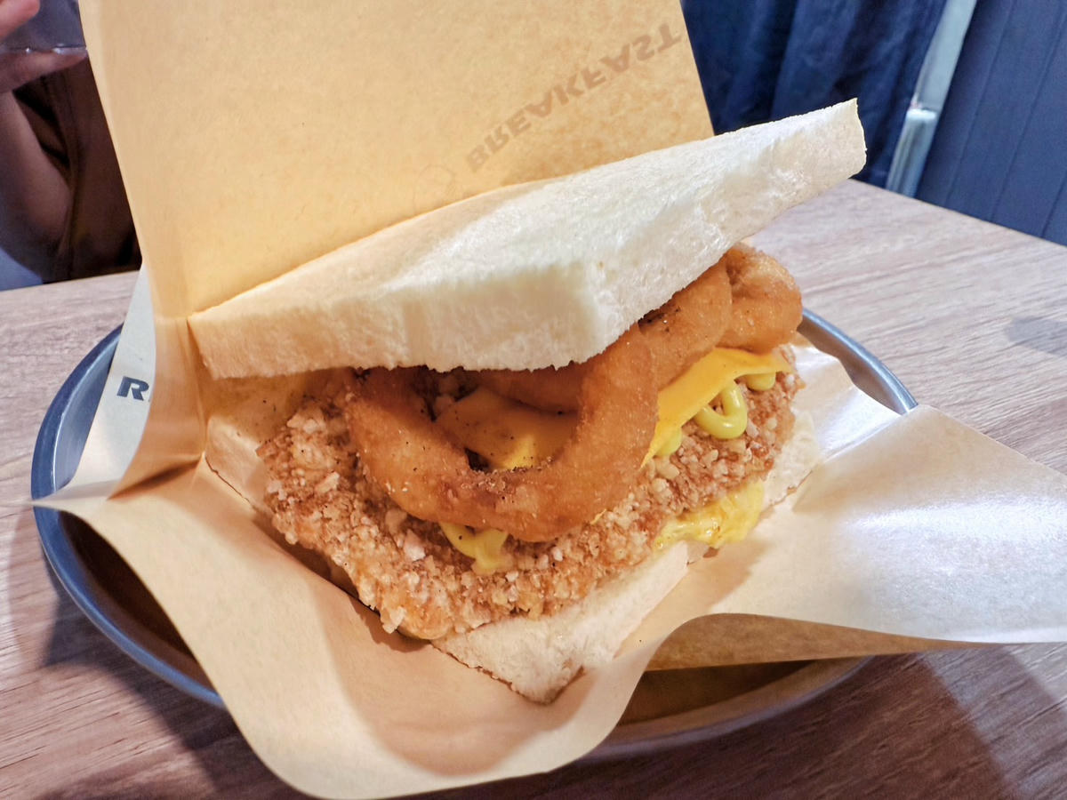 台北 文山 早午餐推薦|男子漢早餐店 REAL HOMIE BREAKFAST 景興店 排隊人氣早餐店開箱!招牌漢堡、厚切豬排、鐵板麵一次滿足 - 第15張圖 台北 文山 早午餐推薦|男子漢早餐店 REAL HOMIE BREAKFAST 景興店 排隊人氣早餐店開箱!招牌漢堡、厚切豬排、鐵板麵一次滿足