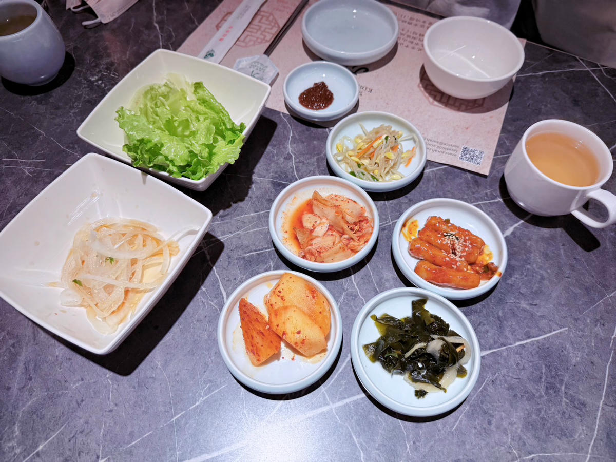 新北 新店美食 裕隆城必吃韓式烤肉套餐 小菜吃到飽超滿足！｜水剌韓式料理新店旗艦店