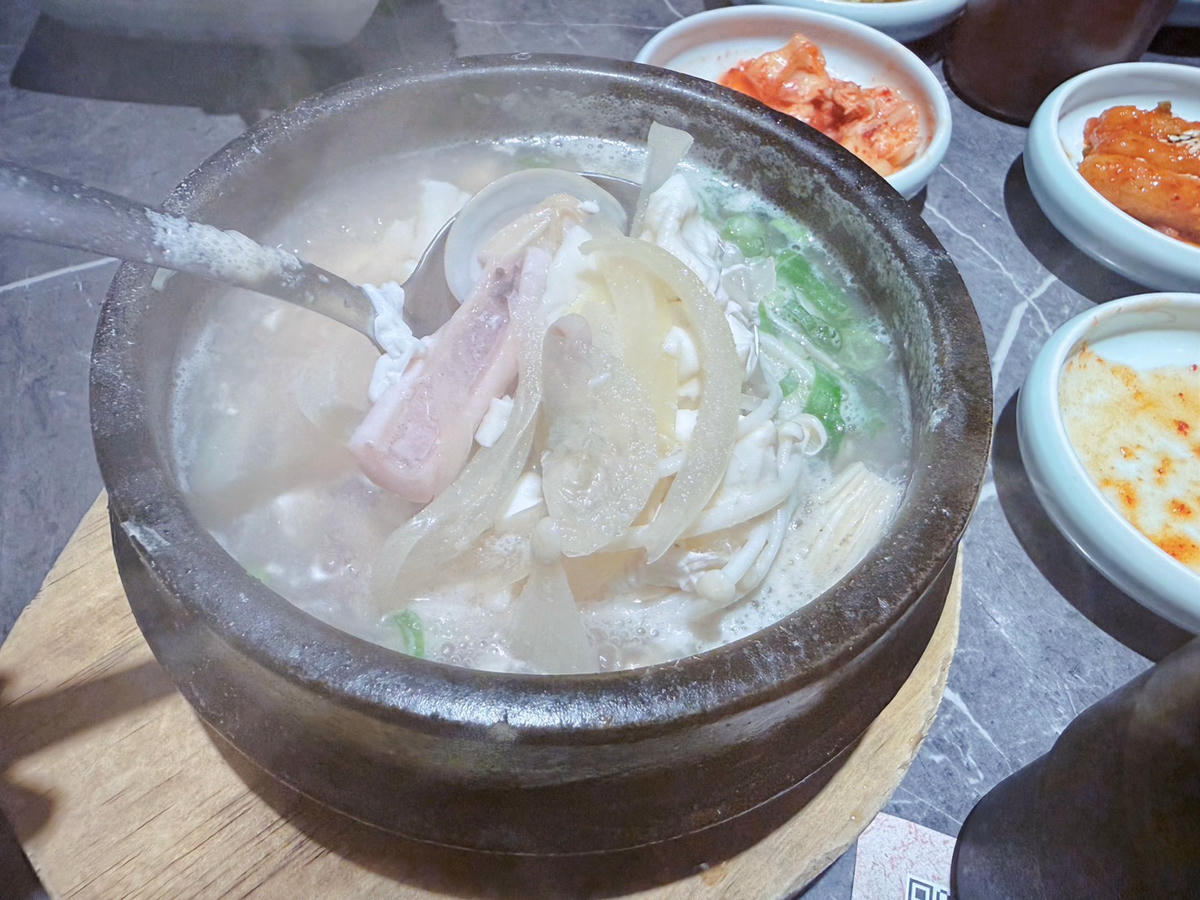 新北 新店美食 裕隆城必吃韓式烤肉套餐 小菜吃到飽超滿足！｜水剌韓式料理新店旗艦店