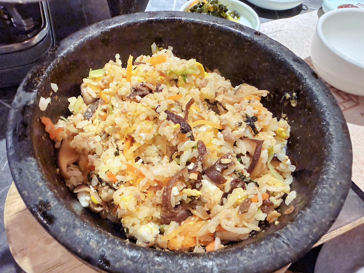 新北 新店美食 裕隆城必吃韓式烤肉套餐 小菜吃到飽超滿足！｜水剌韓式料理新店旗艦店