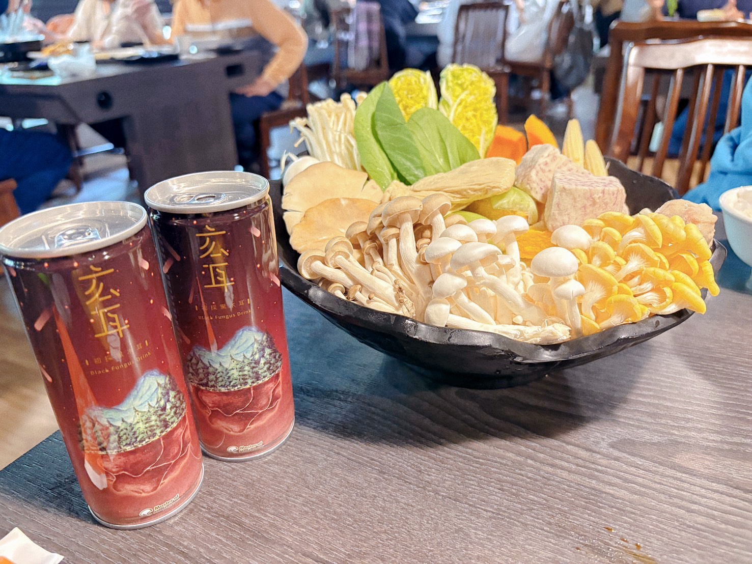 南投鹿谷美食 米其林必比登推薦！溪頭必吃菇菇火鍋、伴手禮一次買齊 ｜菇神鹿谷店