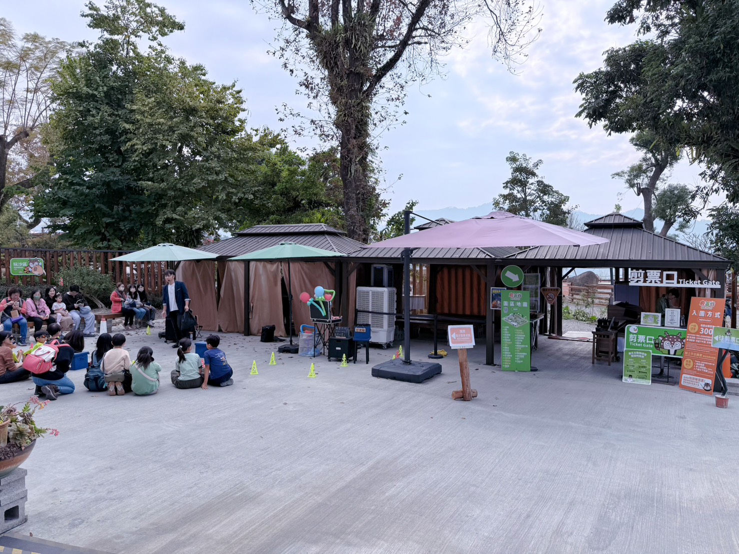 南投鹿谷親子景點推薦 鹿芝谷生態景觀園區｜近距離餵食水豚、瓦萊黑鼻羊、羊駝！門票可全額折抵菇神消費 溪頭、杉林溪順遊景點