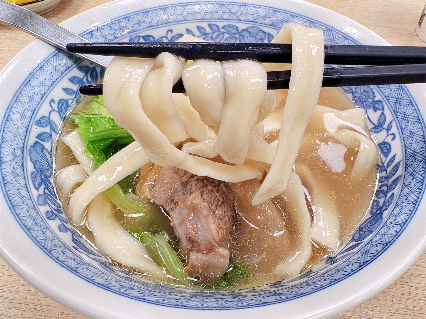 新北永和牛肉麵推薦｜牛香原汁牛肉麵 竹林路在地人氣店！入口即化牛肉、清燉湯頭超濃郁 免費飲料喝到飽