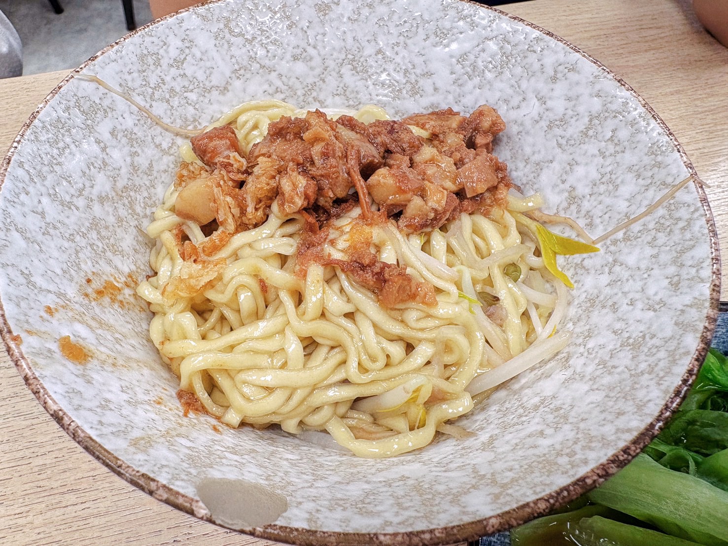 新北永和牛肉麵推薦｜牛香原汁牛肉麵 竹林路在地人氣店！入口即化牛肉、清燉湯頭超濃郁 免費飲料喝到飽