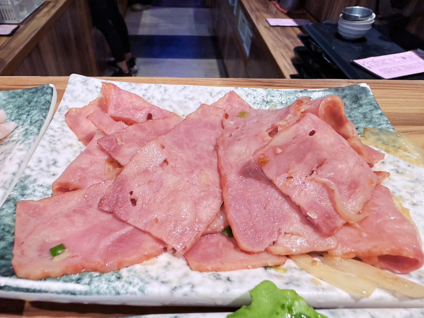 台北萬華美食|旺角石頭火鍋 西門町人氣石頭火鍋推薦!現炒鍋底、自製沙茶醬必吃 - 第12張圖 台北萬華美食|旺角石頭火鍋 西門町人氣石頭火鍋推薦!現炒鍋底、自製沙茶醬必吃