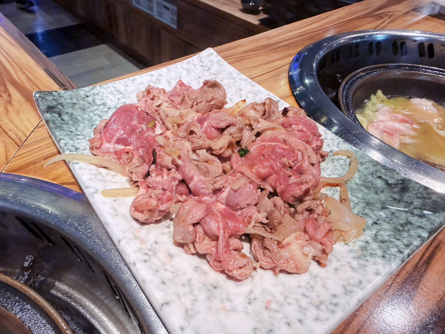 台北萬華美食|旺角石頭火鍋 西門町人氣石頭火鍋推薦!現炒鍋底、自製沙茶醬必吃 - 第8張圖 台北萬華美食|旺角石頭火鍋 西門町人氣石頭火鍋推薦!現炒鍋底、自製沙茶醬必吃