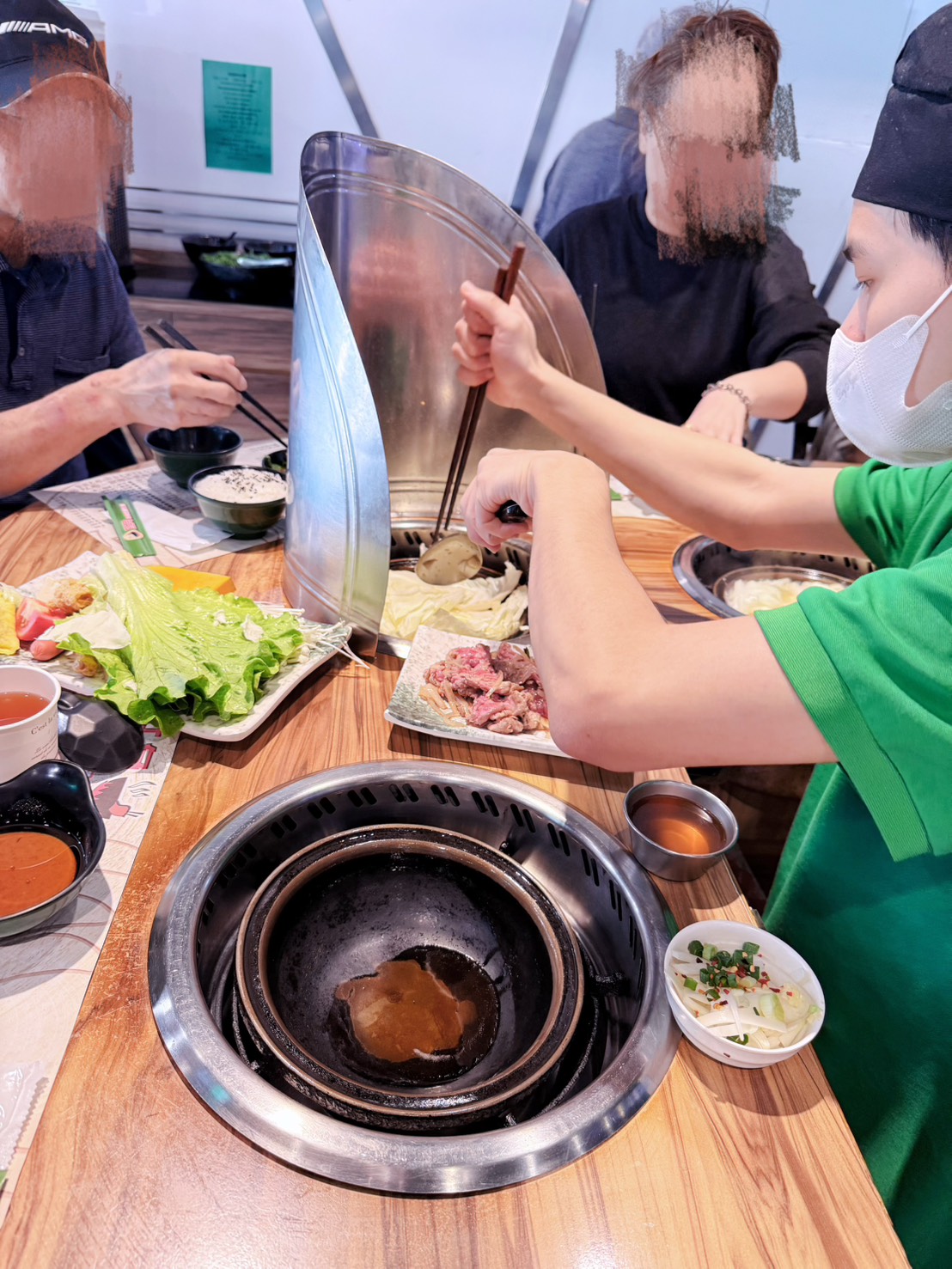 台北萬華美食|旺角石頭火鍋 西門町人氣石頭火鍋推薦!現炒鍋底、自製沙茶醬必吃 - 第7張圖 台北萬華美食|旺角石頭火鍋 西門町人氣石頭火鍋推薦!現炒鍋底、自製沙茶醬必吃