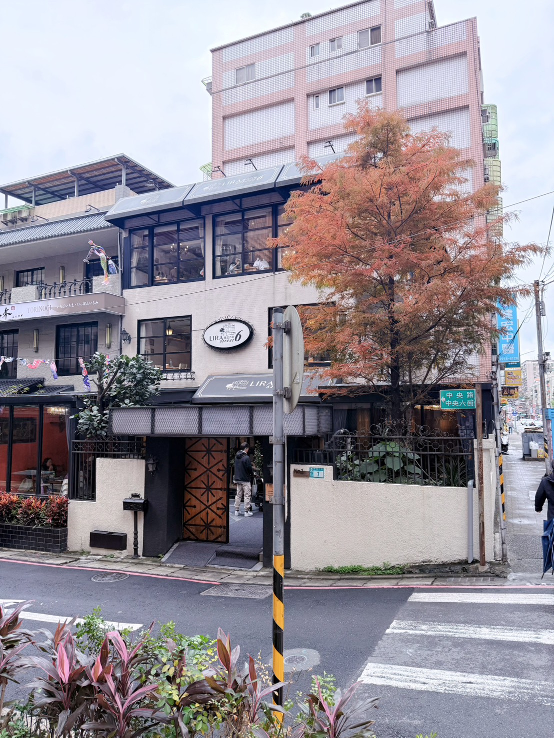 新北新店美食  小碧潭站人氣義式餐廳 親子聚餐、約會首選 ｜里拉6街義大利餐館