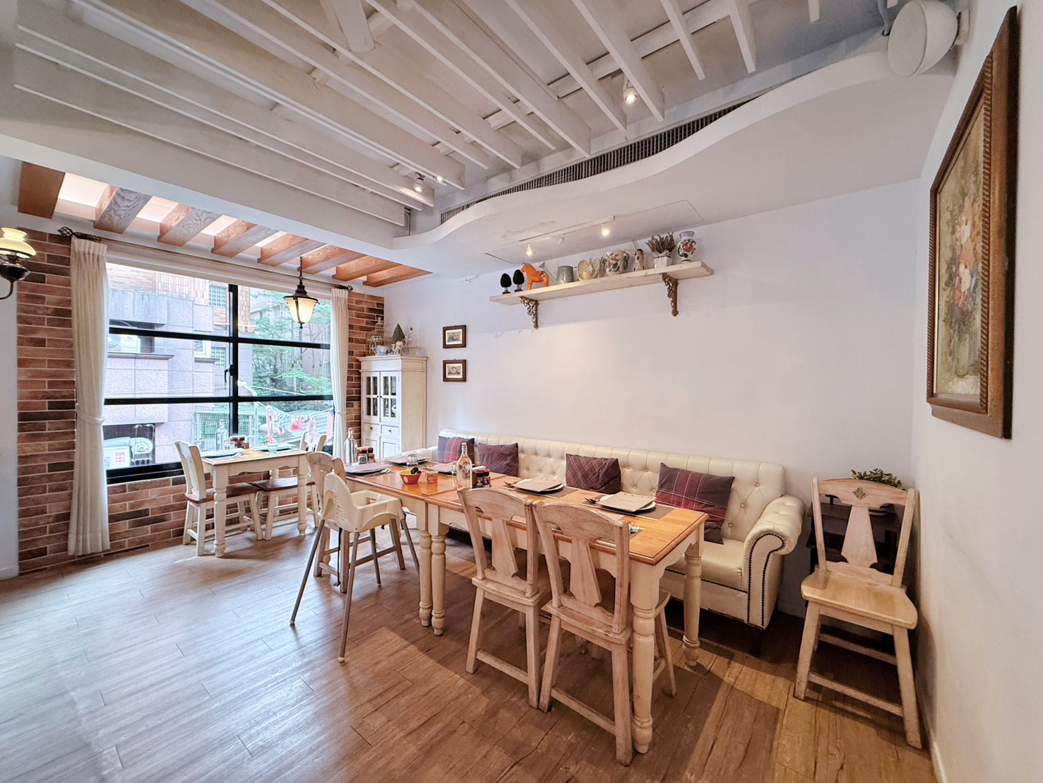 新北新店美食  小碧潭站人氣義式餐廳 親子聚餐、約會首選 ｜里拉6街義大利餐館