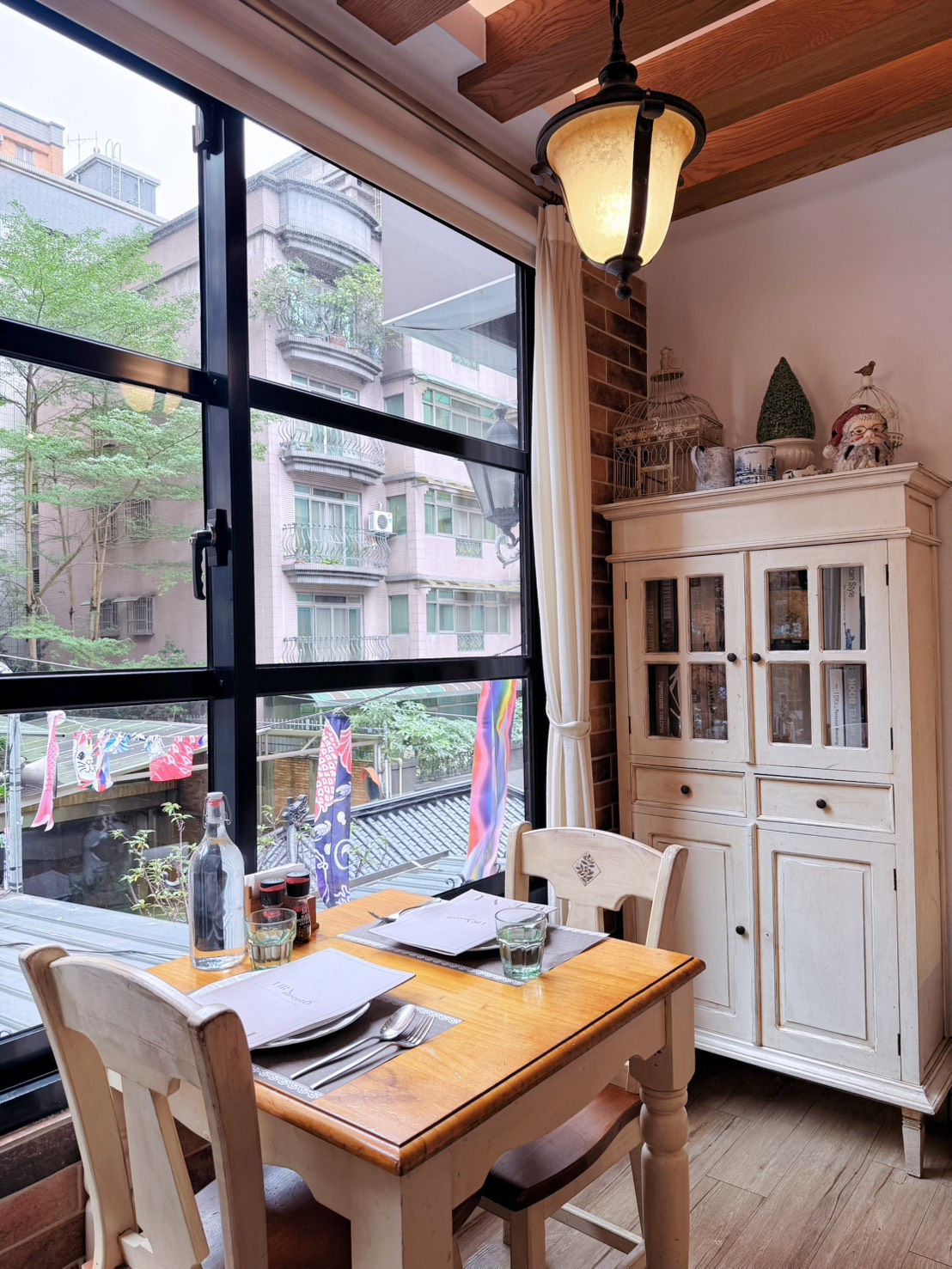 新北新店美食  小碧潭站人氣義式餐廳 親子聚餐、約會首選 ｜里拉6街義大利餐館