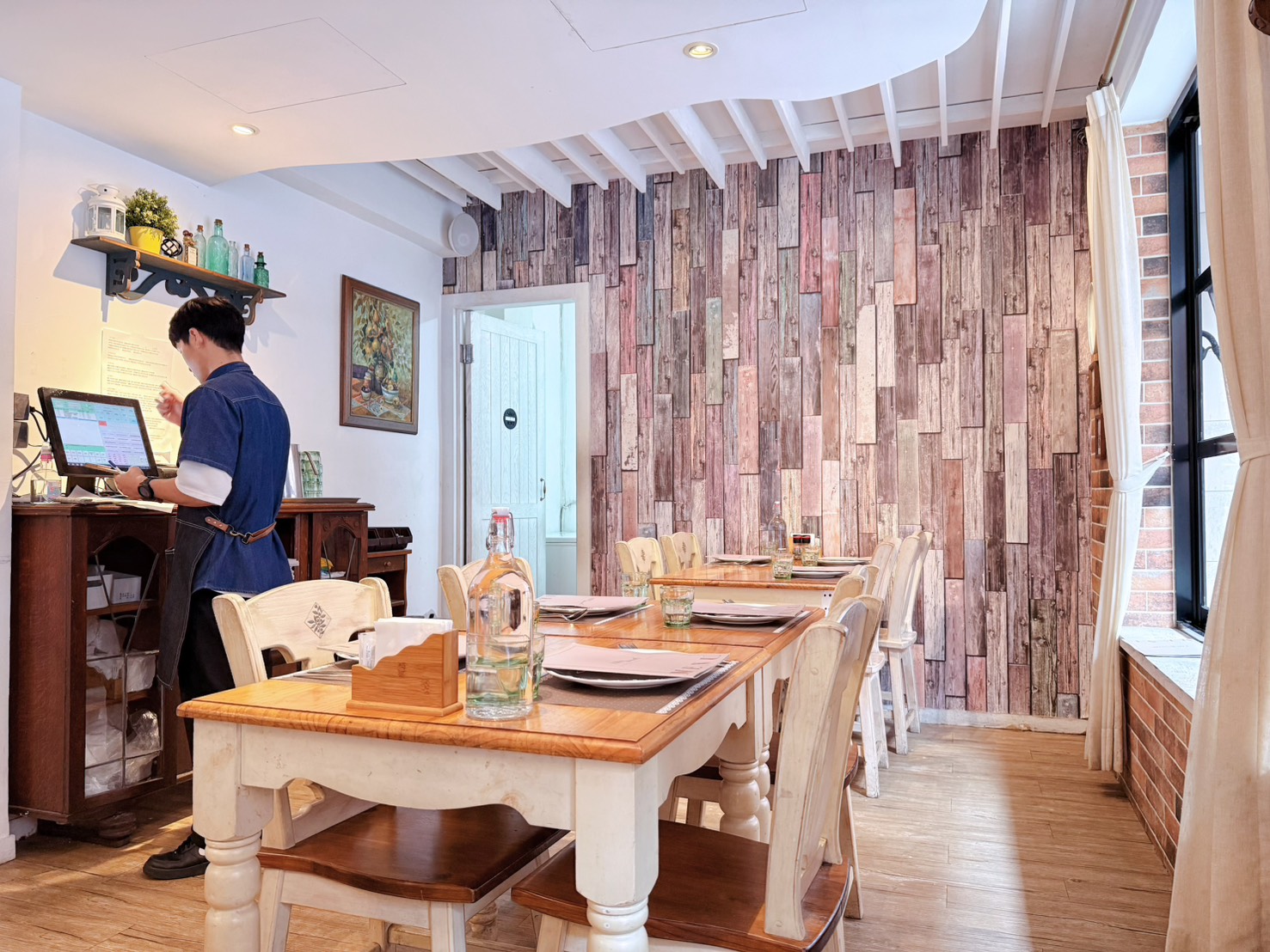 新北新店美食  小碧潭站人氣義式餐廳 親子聚餐、約會首選 ｜里拉6街義大利餐館