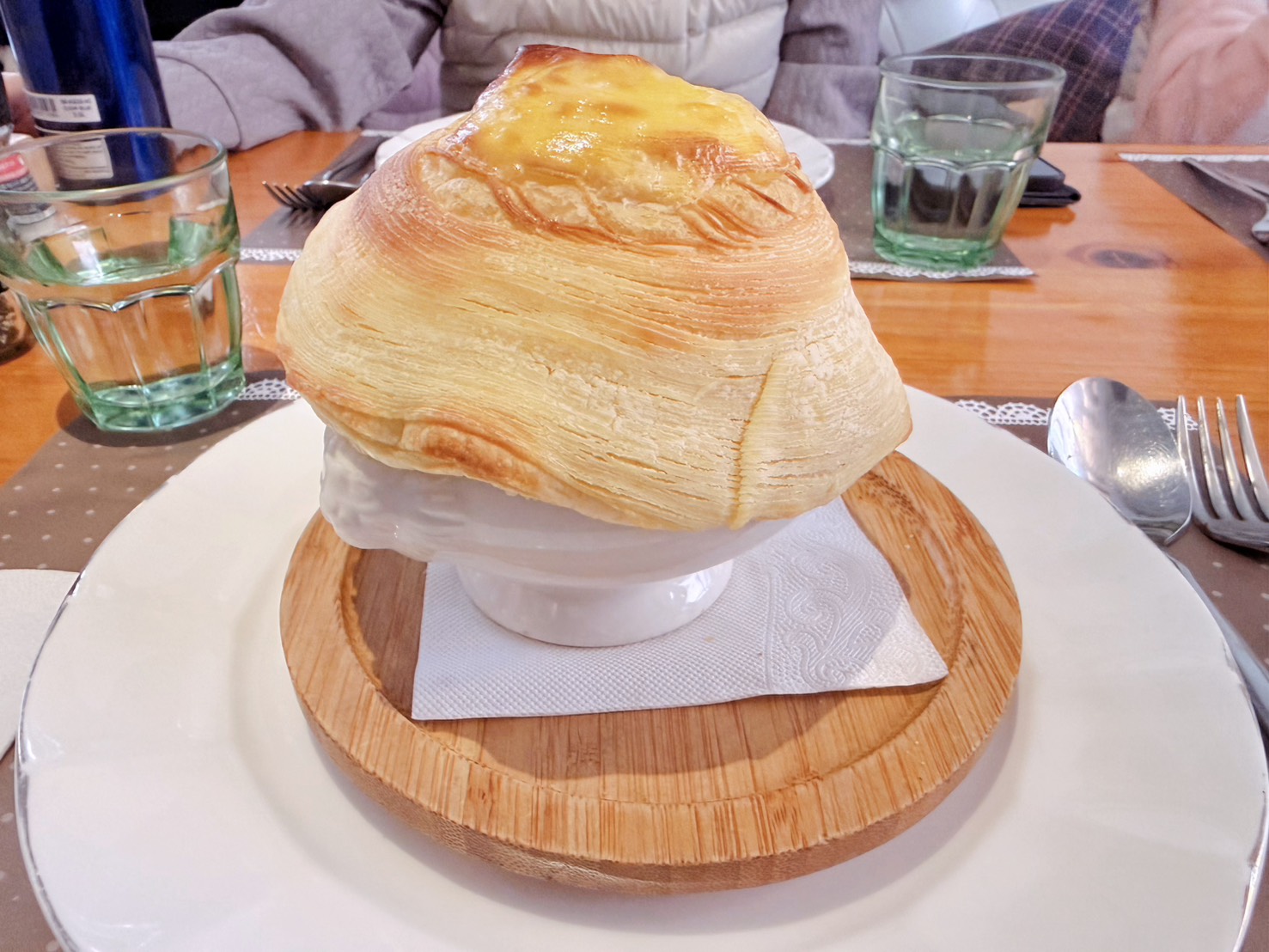 新北新店美食  小碧潭站人氣義式餐廳 親子聚餐、約會首選 ｜里拉6街義大利餐館