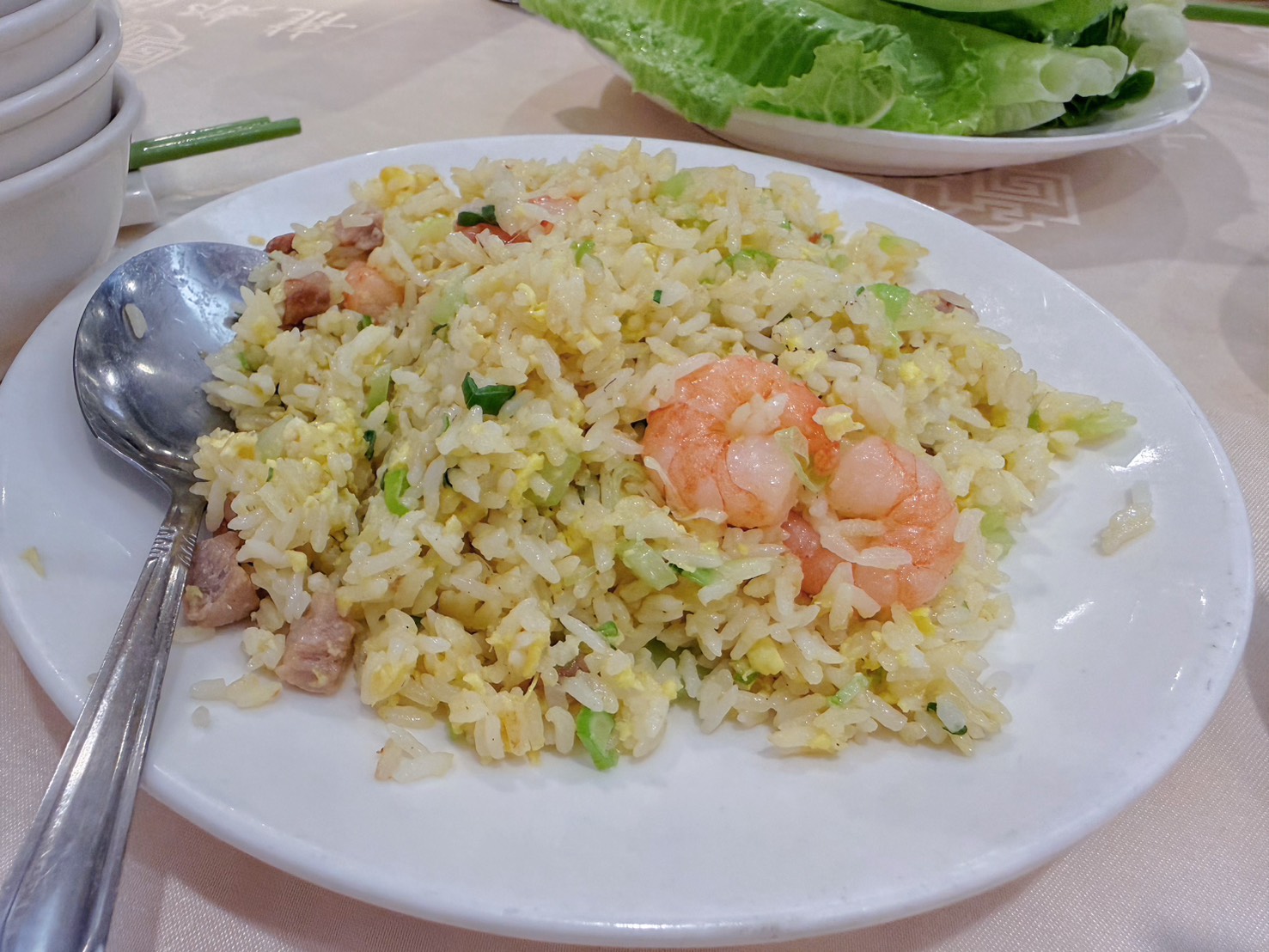 台北中山美食｜龍都酒樓中山總店 40年老字號最強烤鴨！廣式片皮鴨、薑絲皮蛋鴨骨粥必吃 林森商圈聚餐首選 2026年版