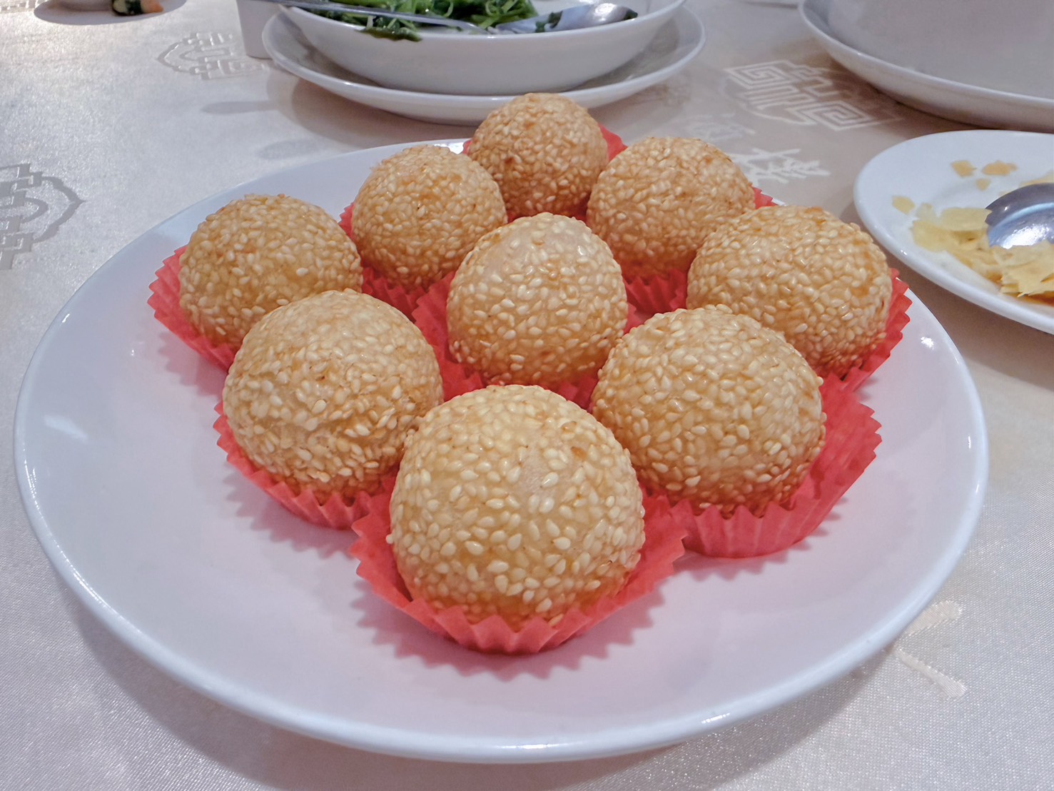 台北中山美食｜龍都酒樓中山總店 40年老字號最強烤鴨！廣式片皮鴨、薑絲皮蛋鴨骨粥必吃 林森商圈聚餐首選 2026年版